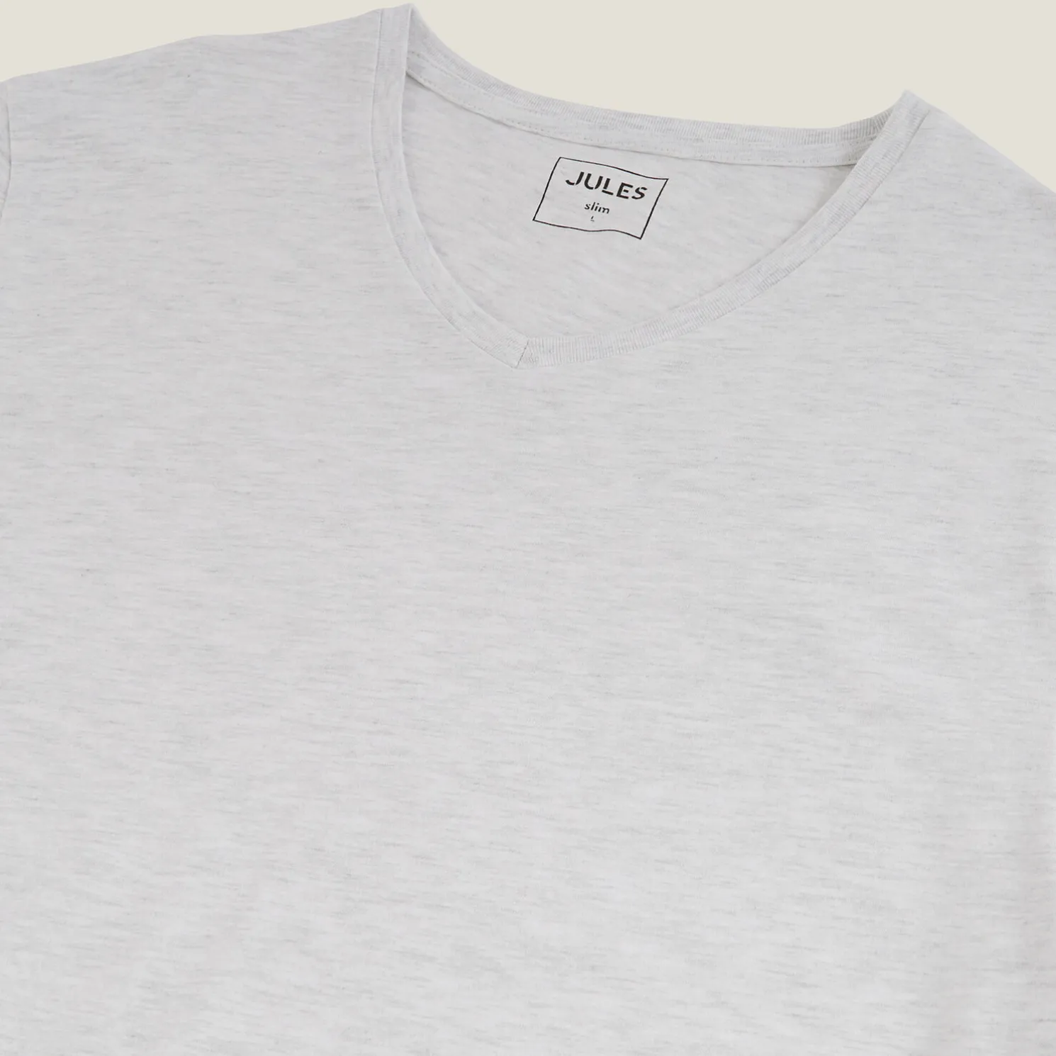 Basic T-shirt met V-hals in biokatoenn