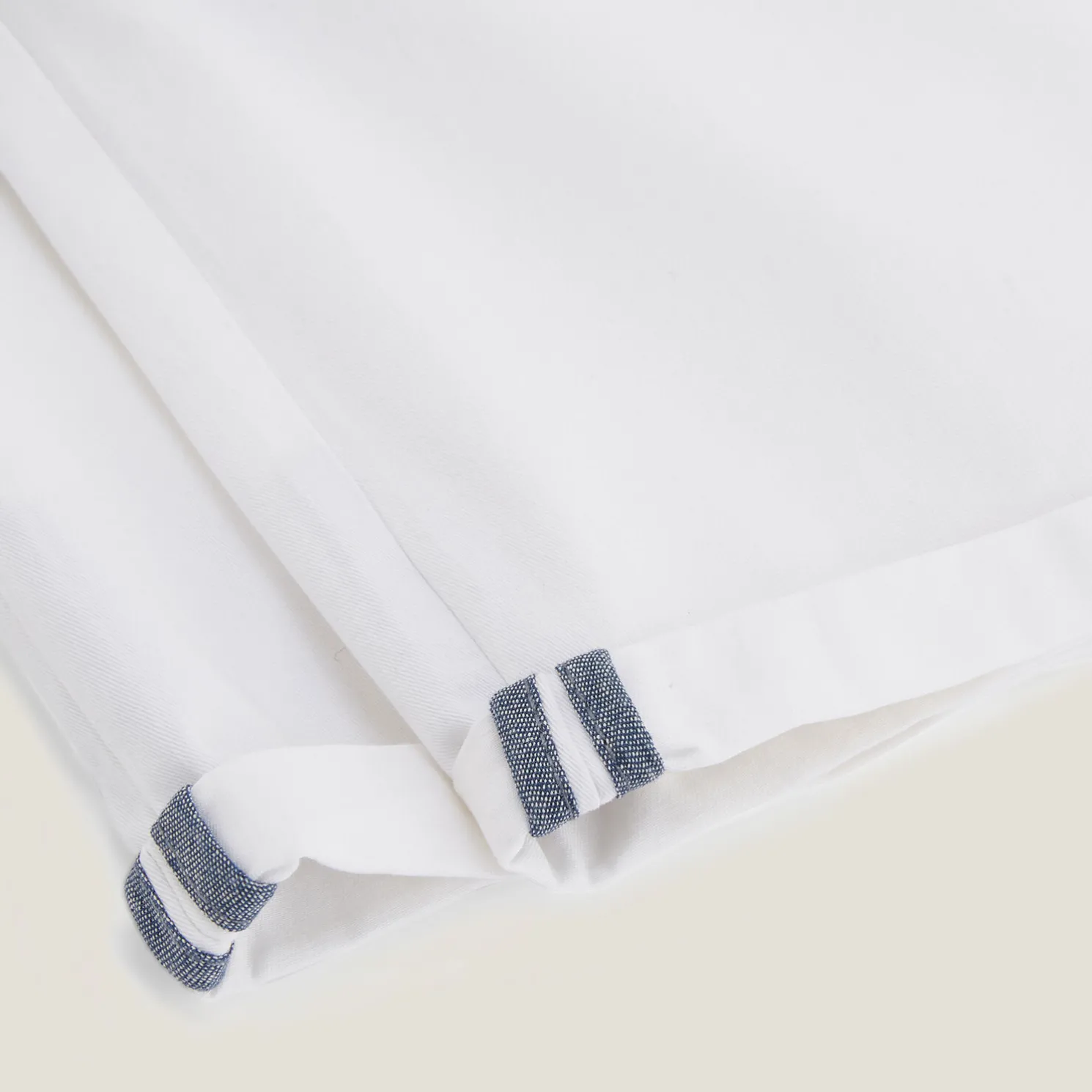 Chinobermuda met elastische taille