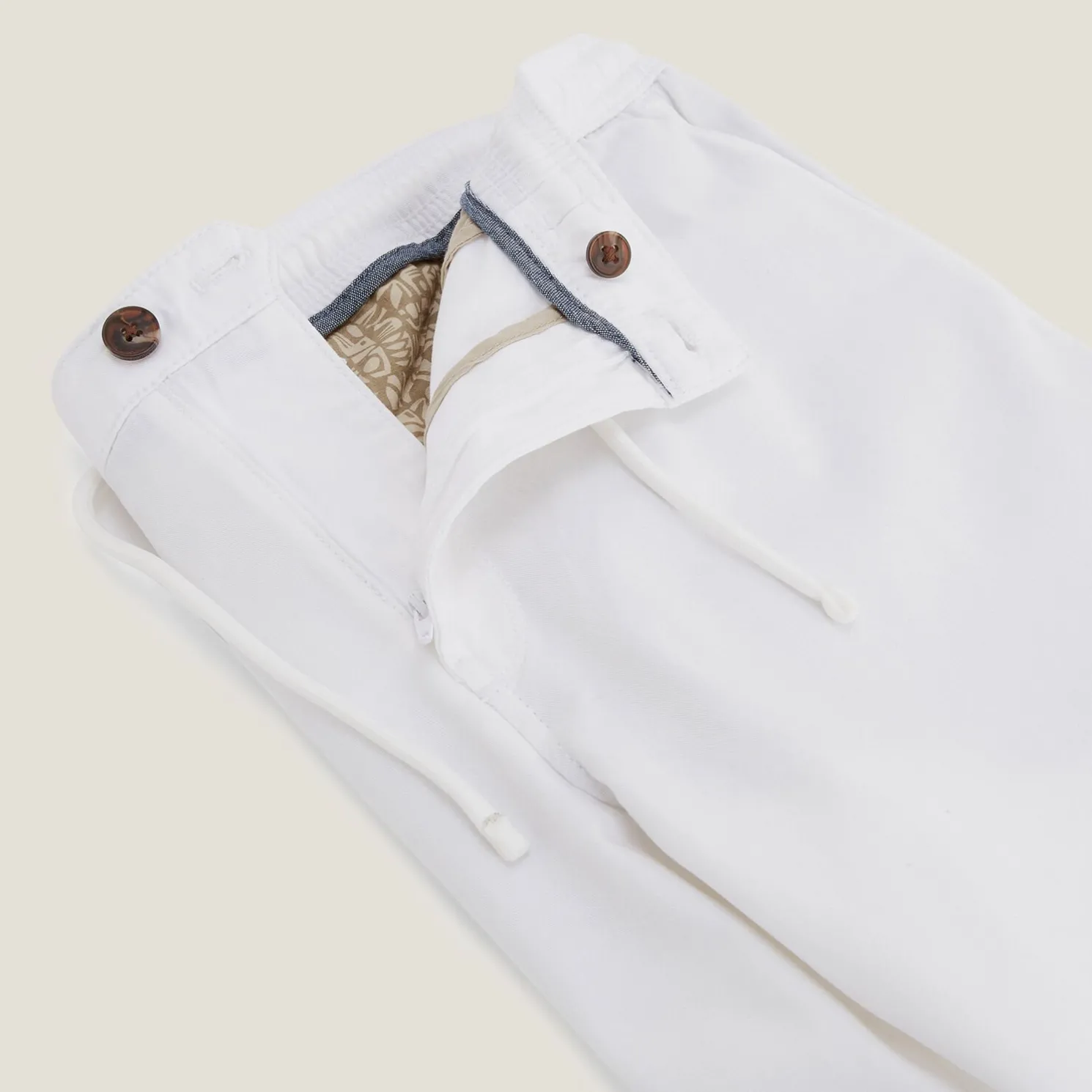 Chinobermuda met elastische taille