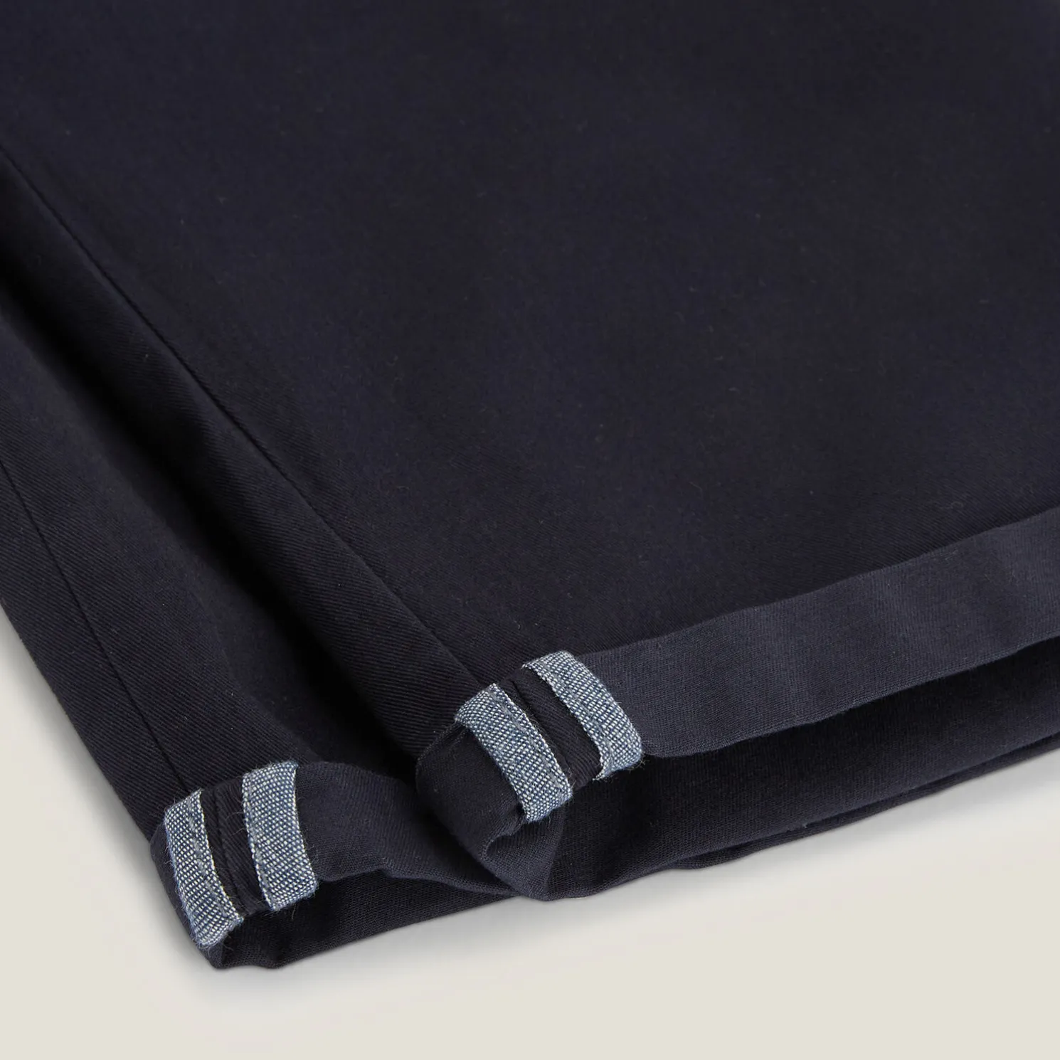 Chinobermuda met elastische taille