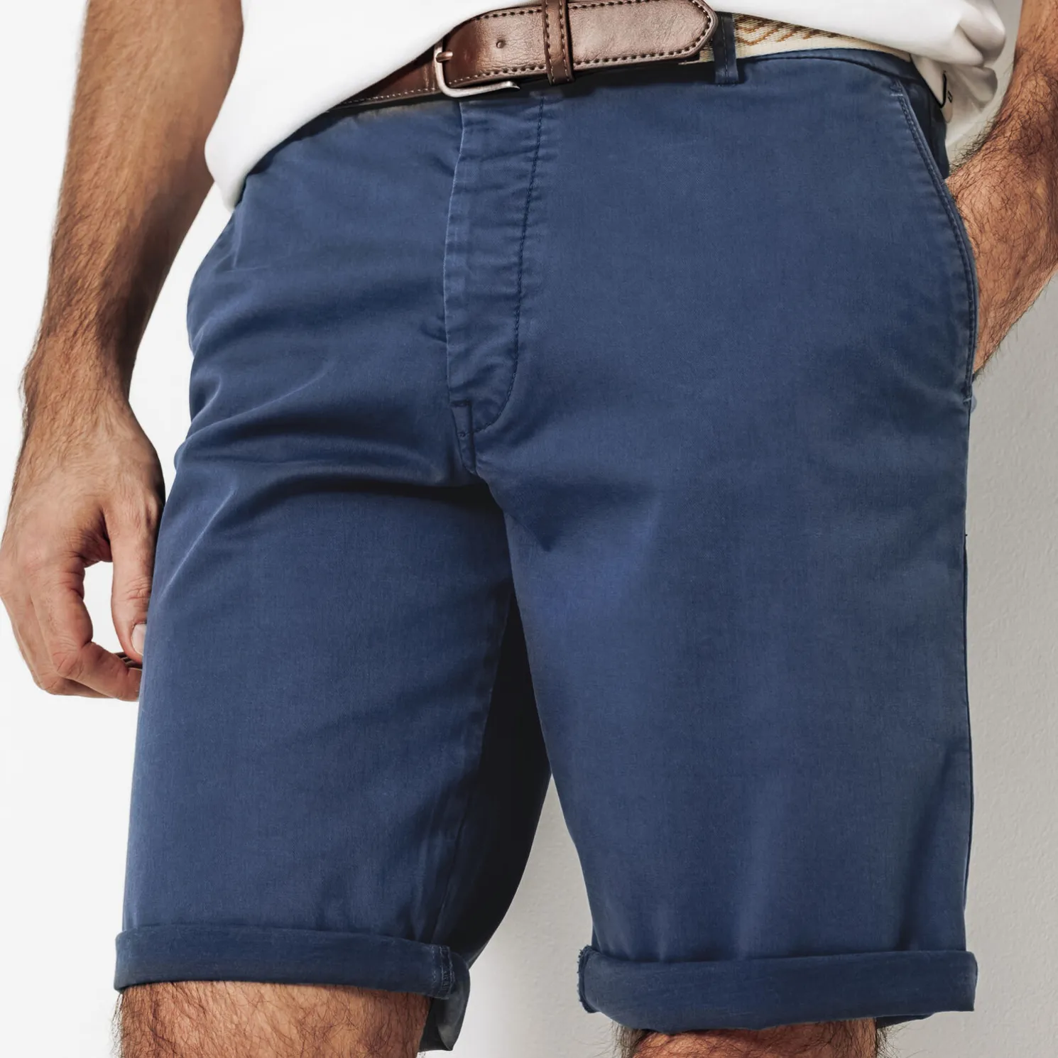 Effen chinobermuda met riem