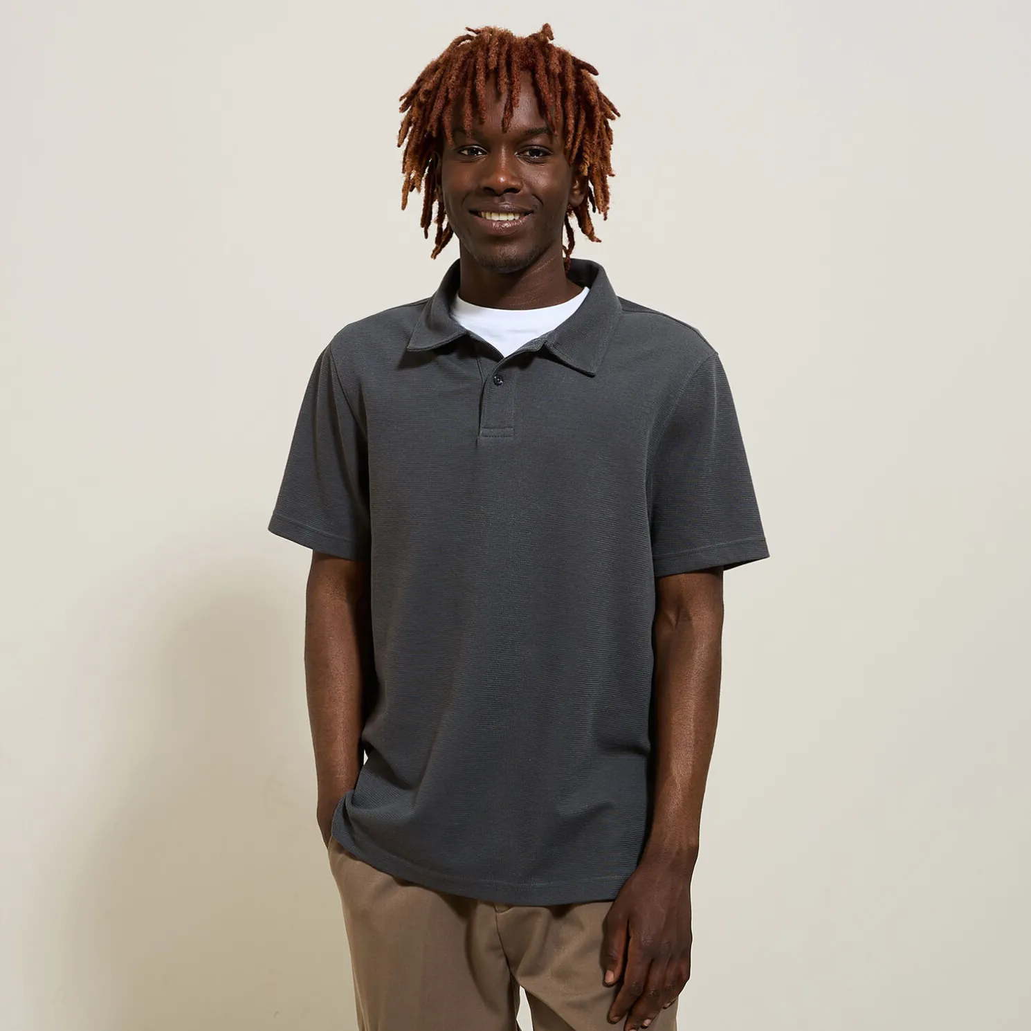 Effen relaxed polo met korte mouwen in textuurstof