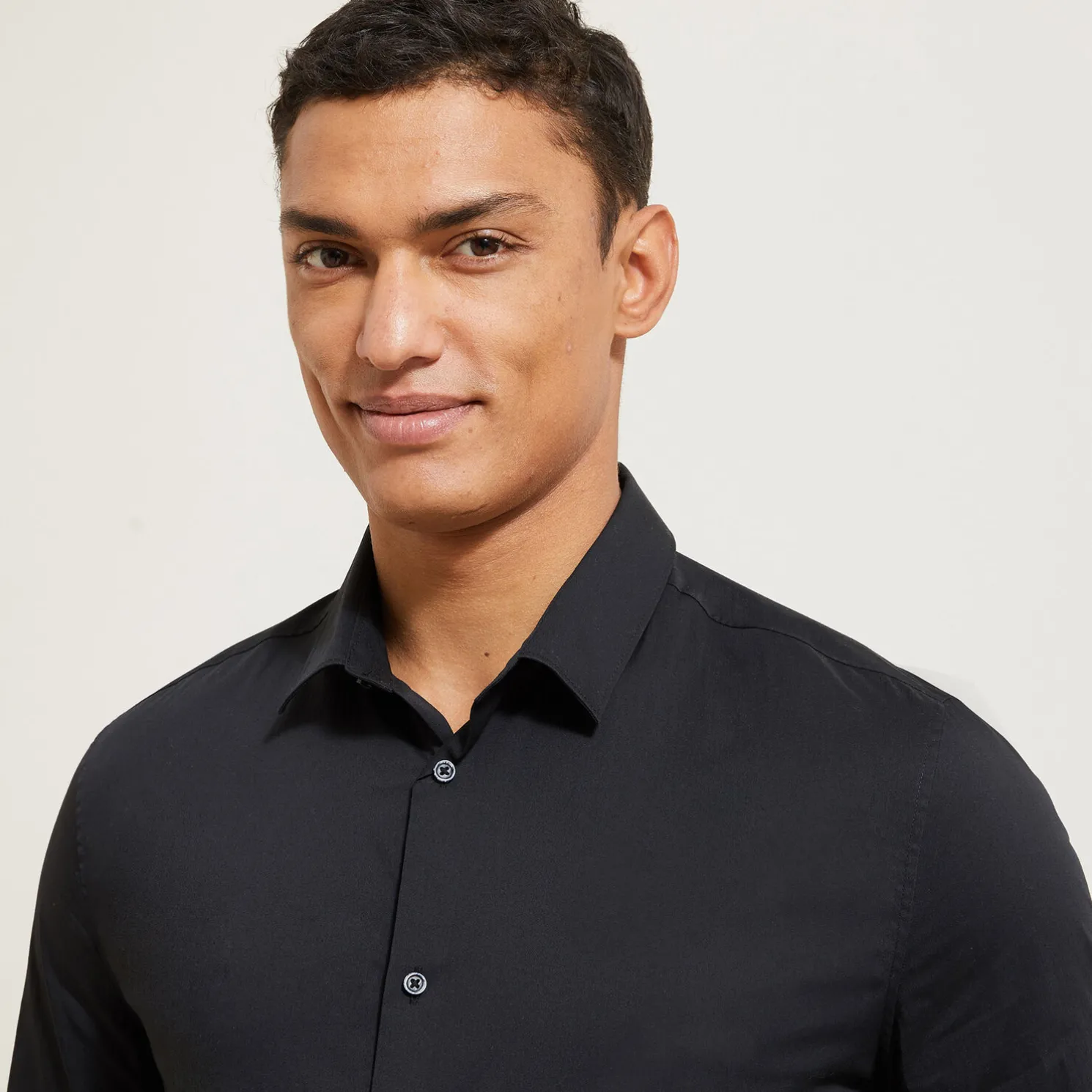 Extraslim effen hemd in gerecyclede polyamide