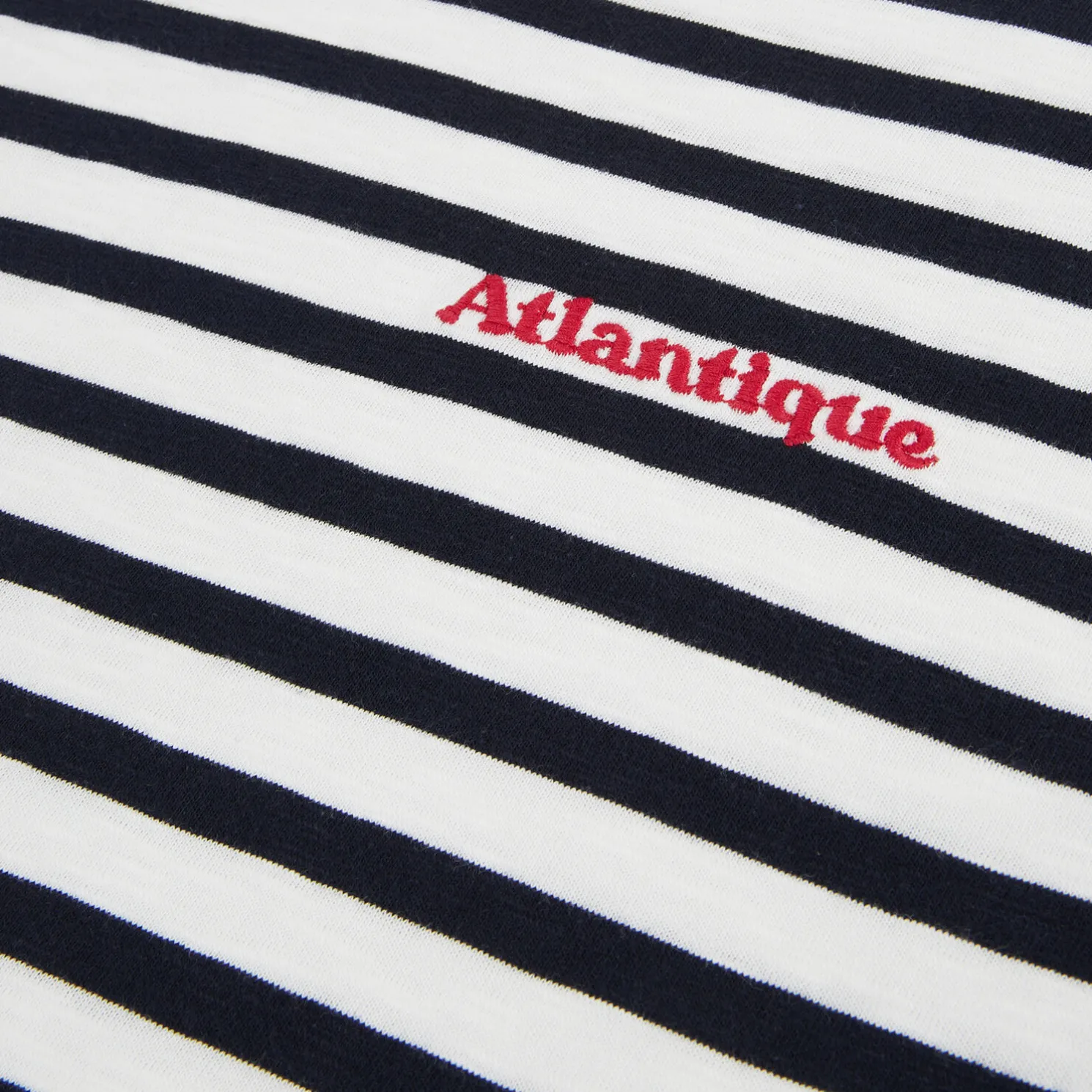 Geborduurde marine-T-shirt