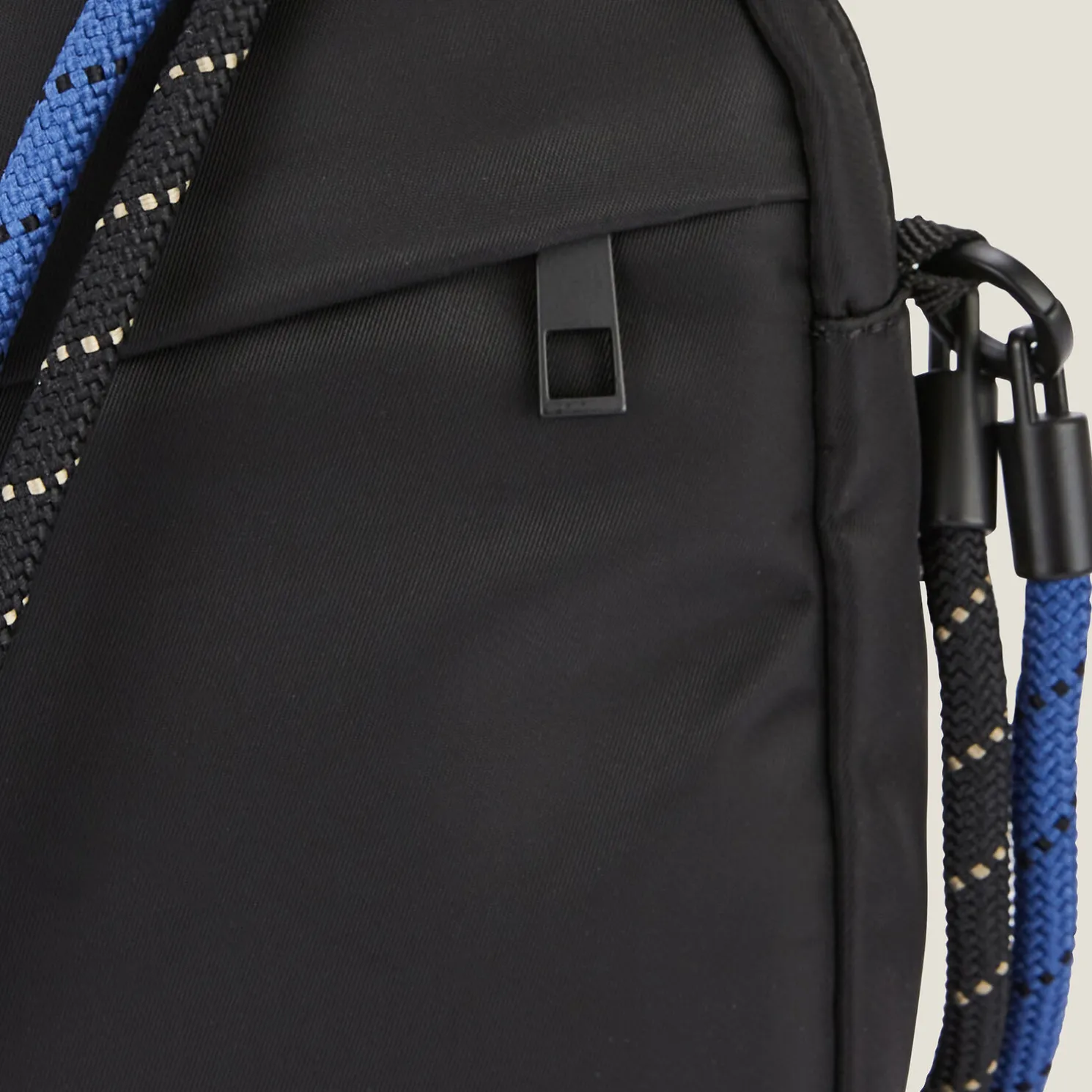 Handtas met verwisselbare riemen