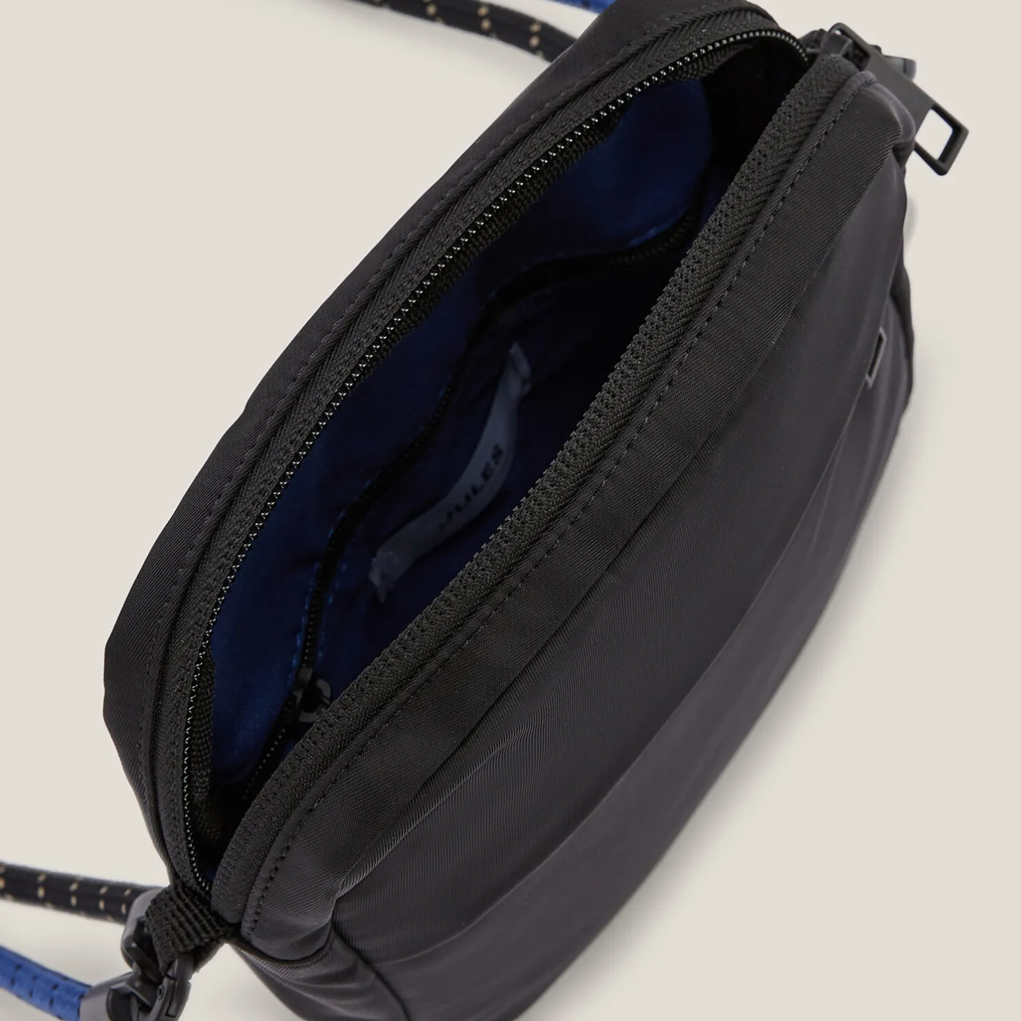 Handtas met verwisselbare riemen