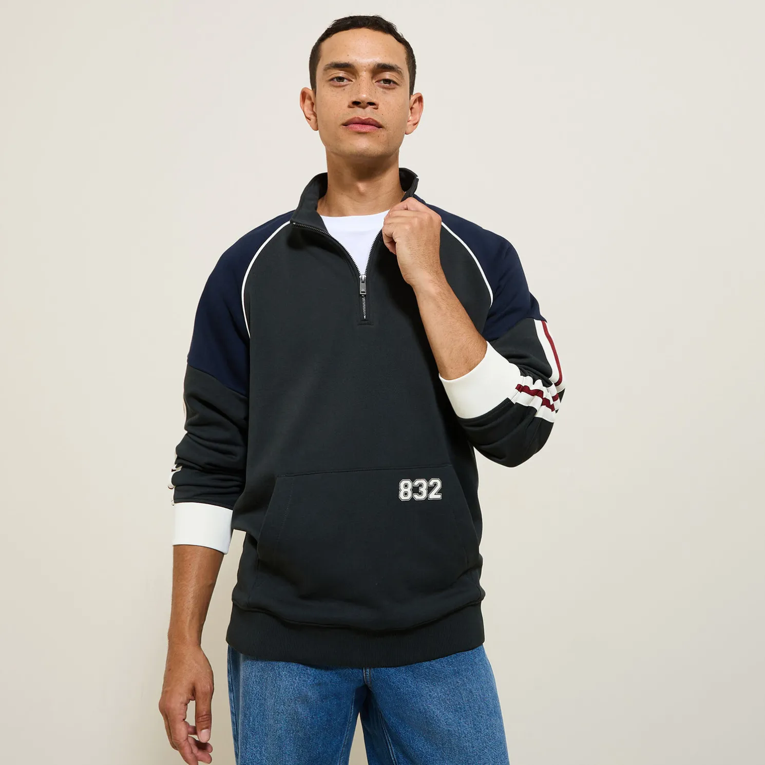 Iconische sweater 832 met opstaande ritskraag