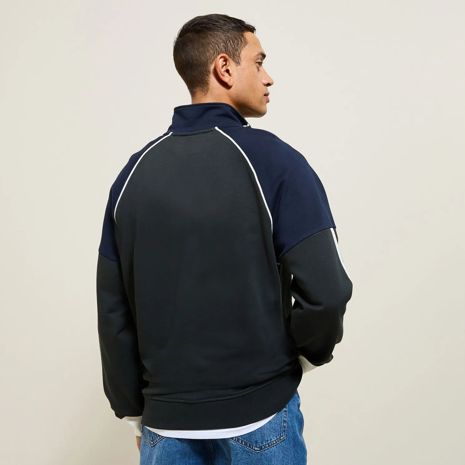 Iconische sweater 832 met opstaande ritskraag