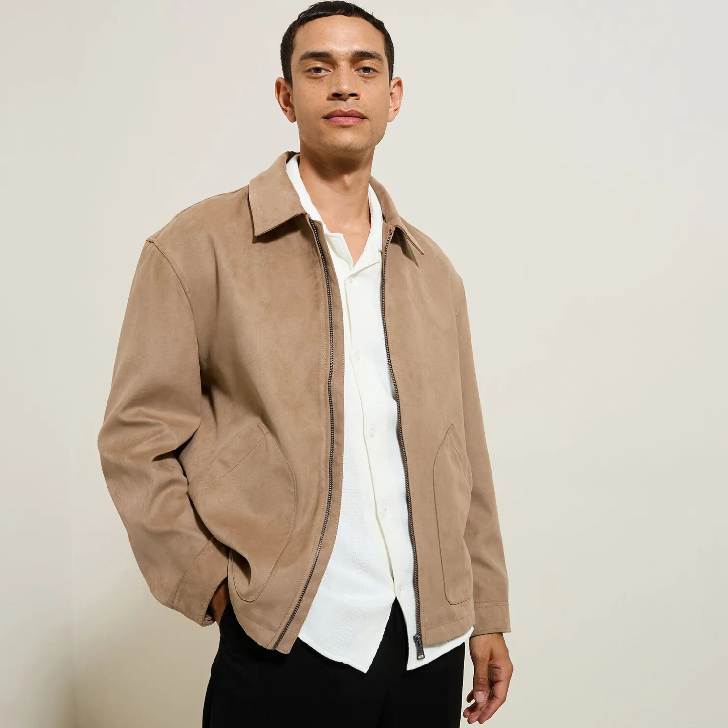 Jack met fluwelen aspect en hemdskraag