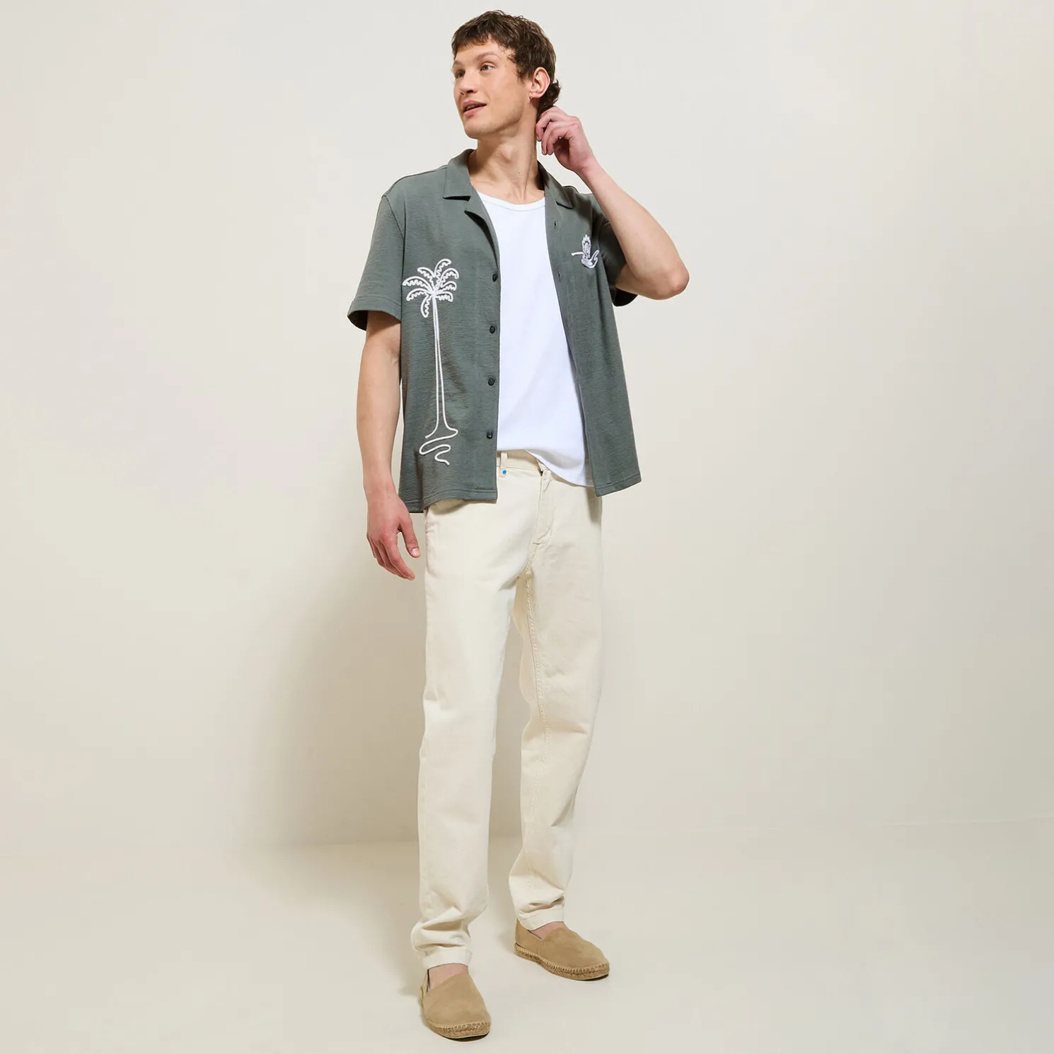 Katoenen hemdje met koordborduursel