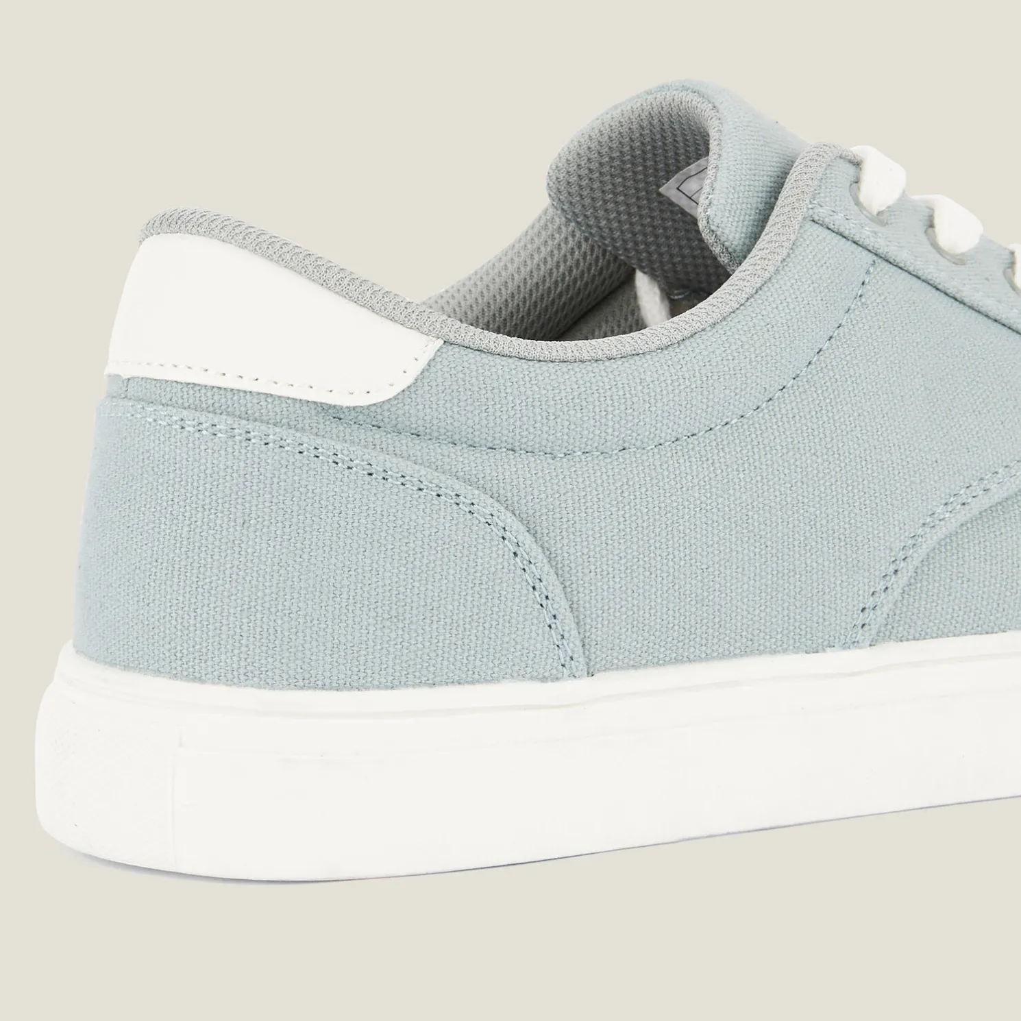 Lage stoffen sneakers