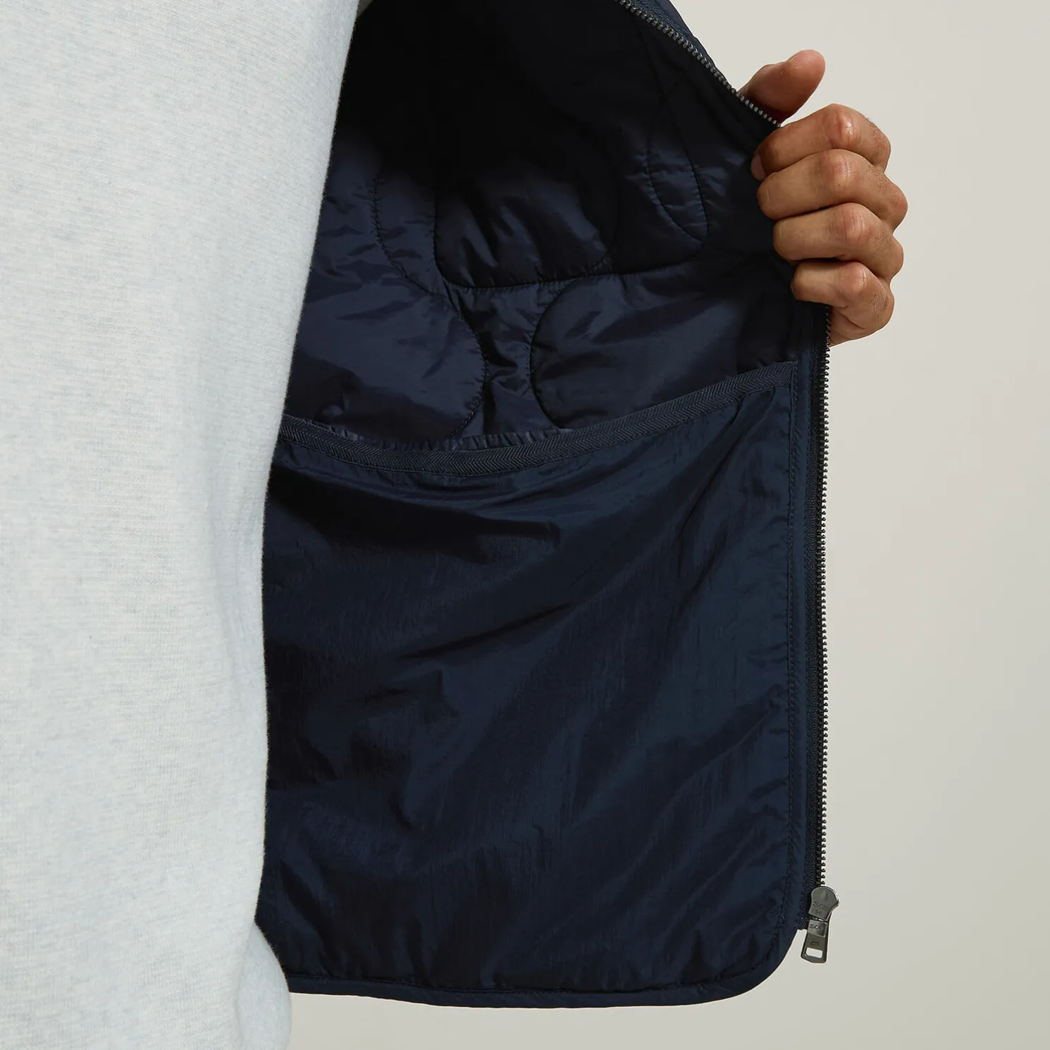 Licht, gewatteerd donsjack zonder mouwen