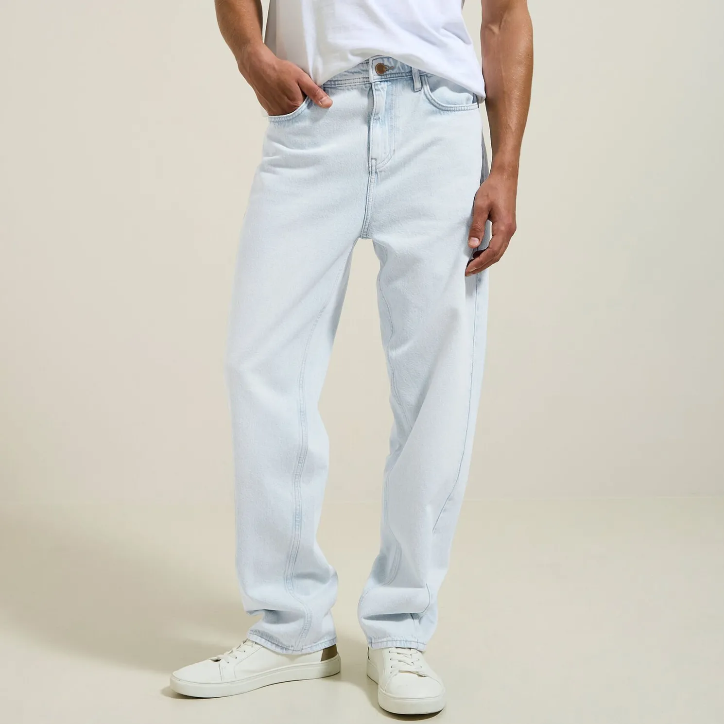 Loose jeans met gedraaide naden