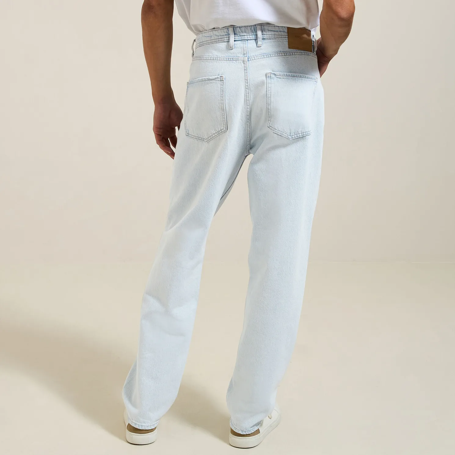 Loose jeans met gedraaide naden