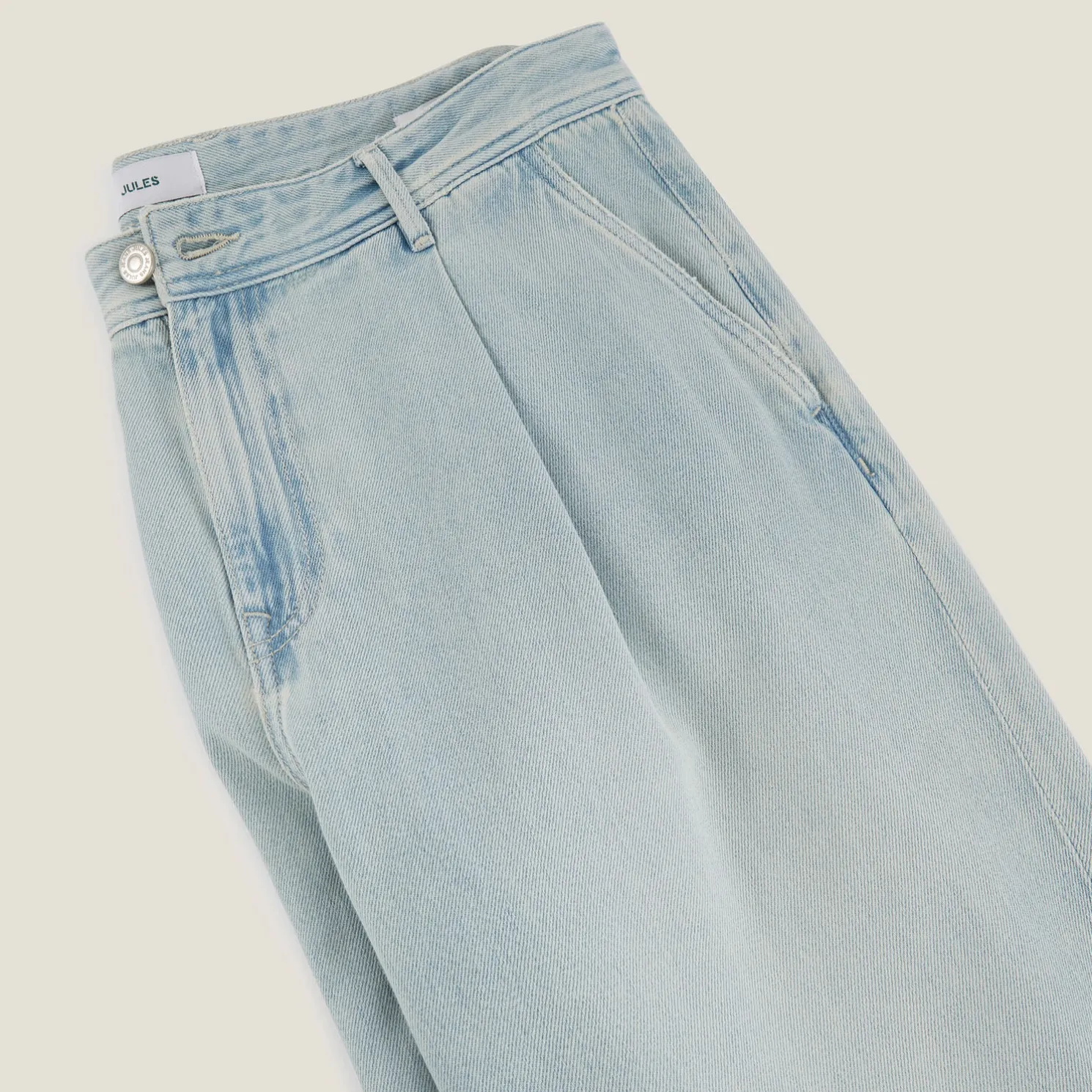 Loose jeans met plooien