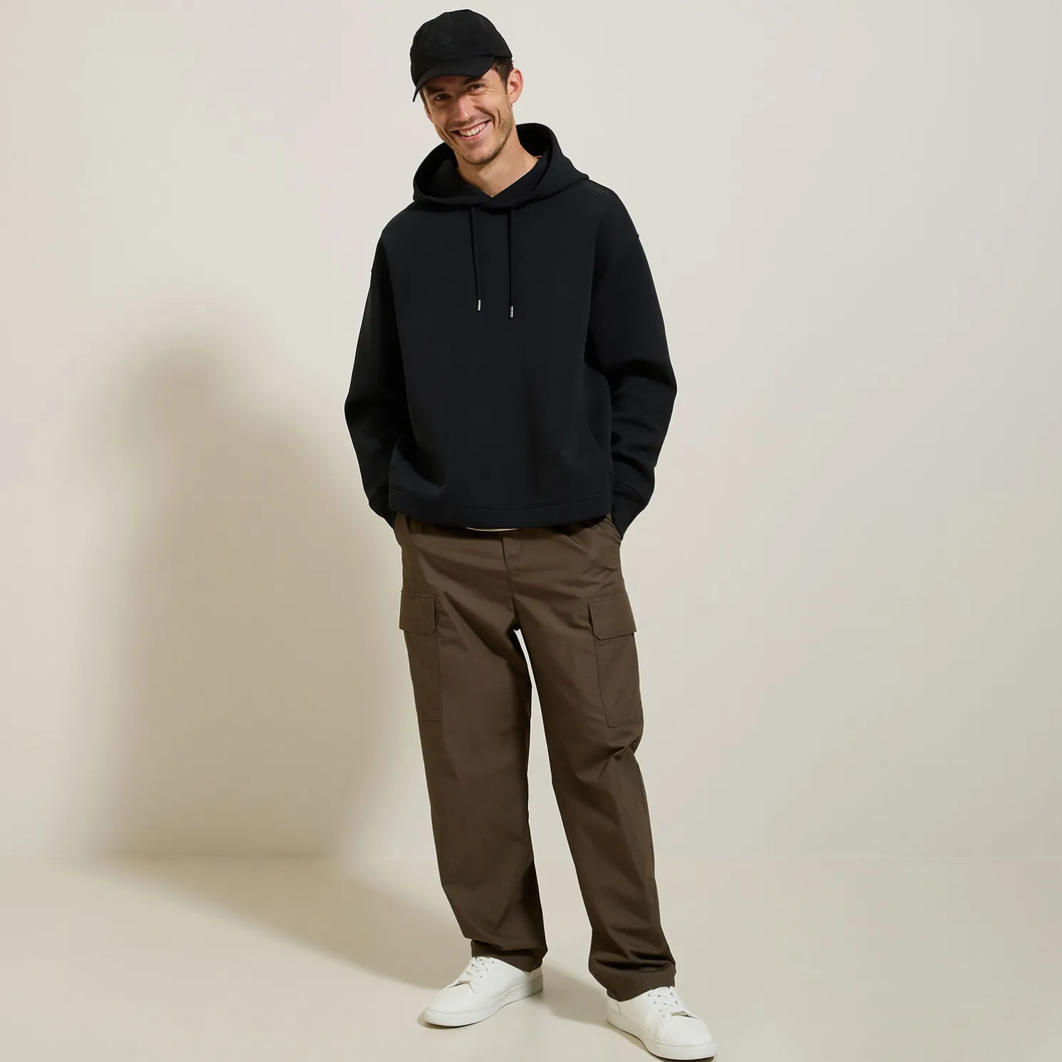 Rechtvallende oversized sweater met kap