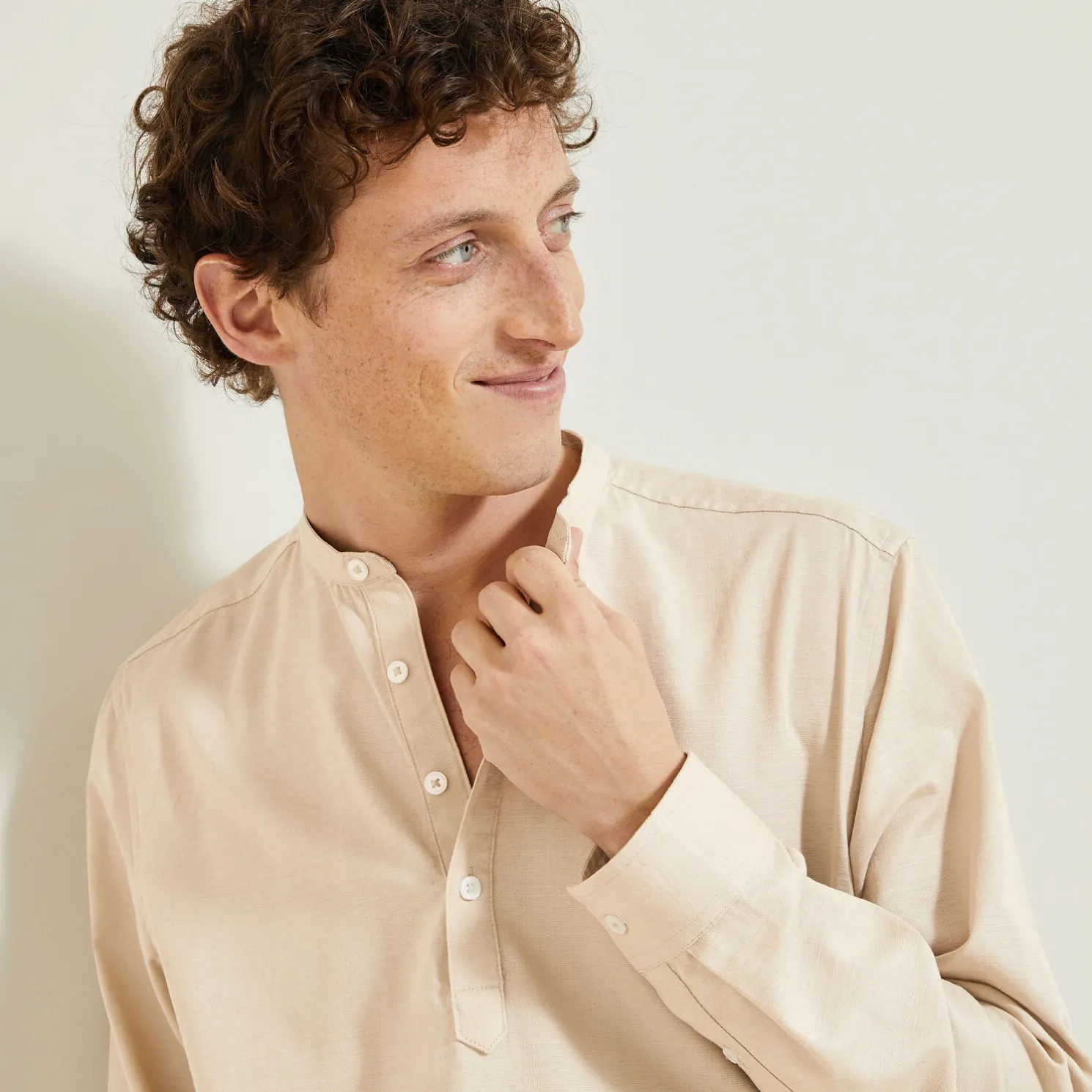 Regular effen hemd in gerecycled getextureerd kato