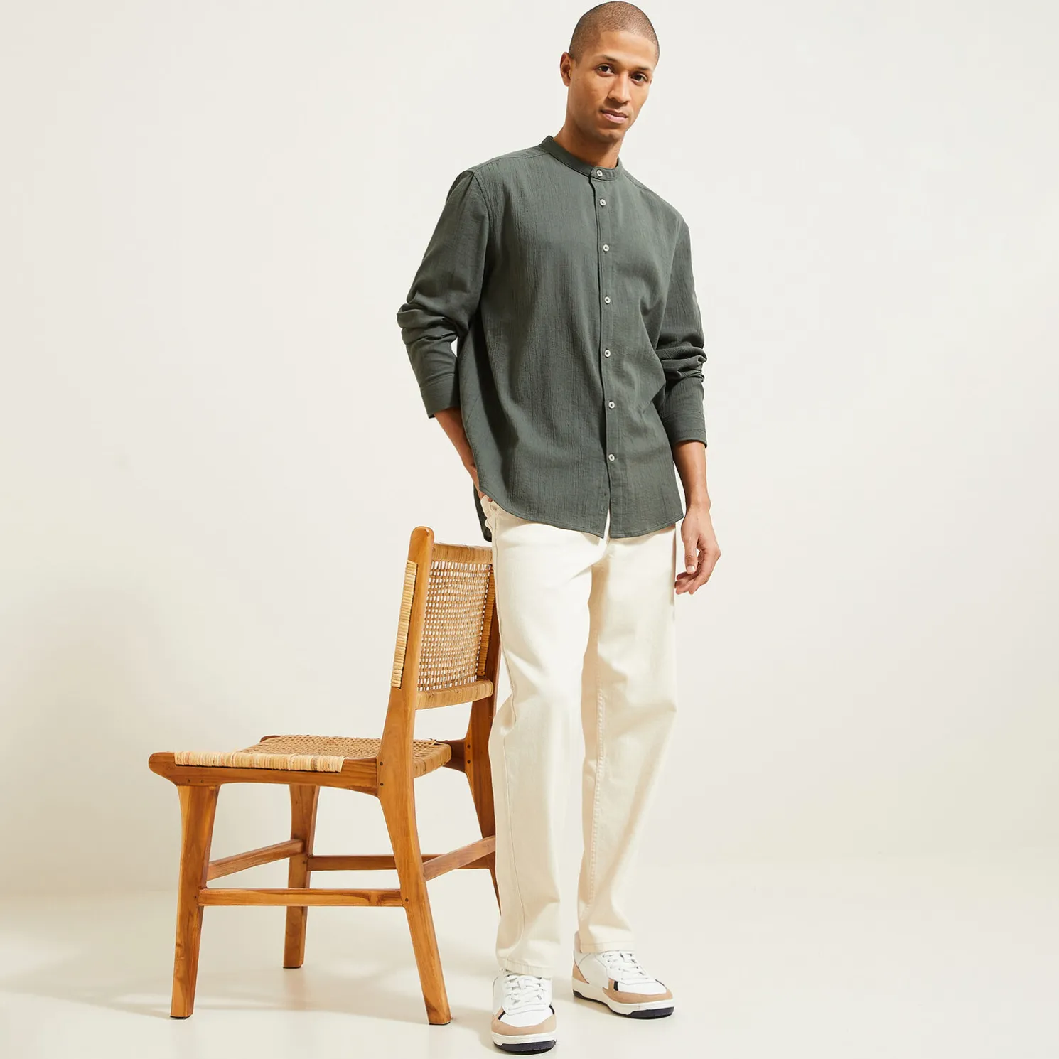 Regular effen hemd in gekreukte stof van katoen en