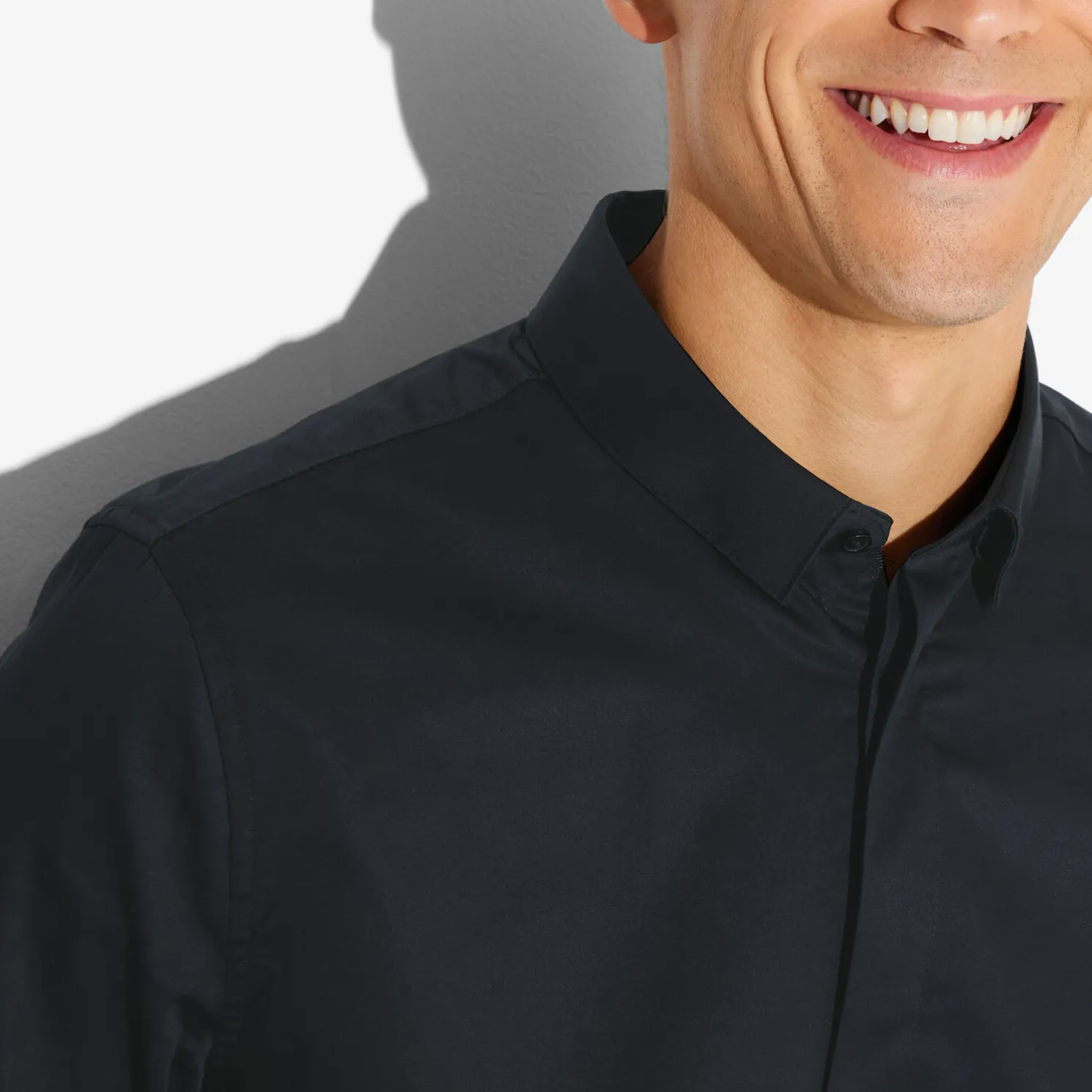 Slim effen satijnen hemd in biokatoen