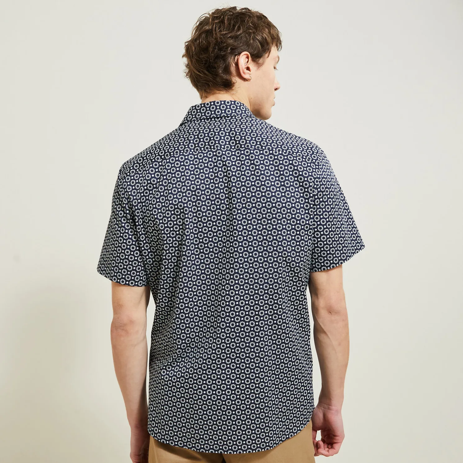 Slim hemdje met geometrische print in biokatoen