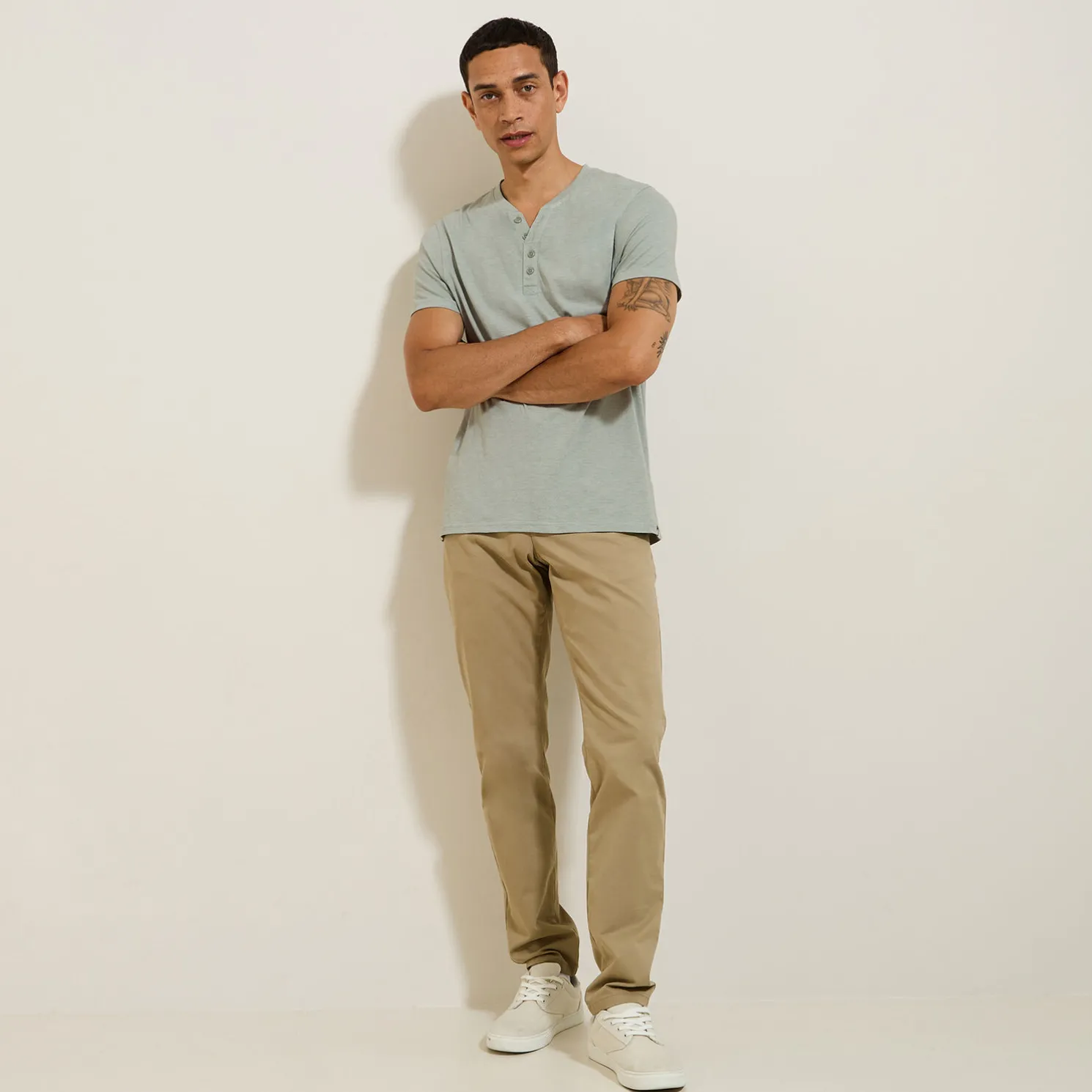 Slim T-shirt met Tunesische kraag