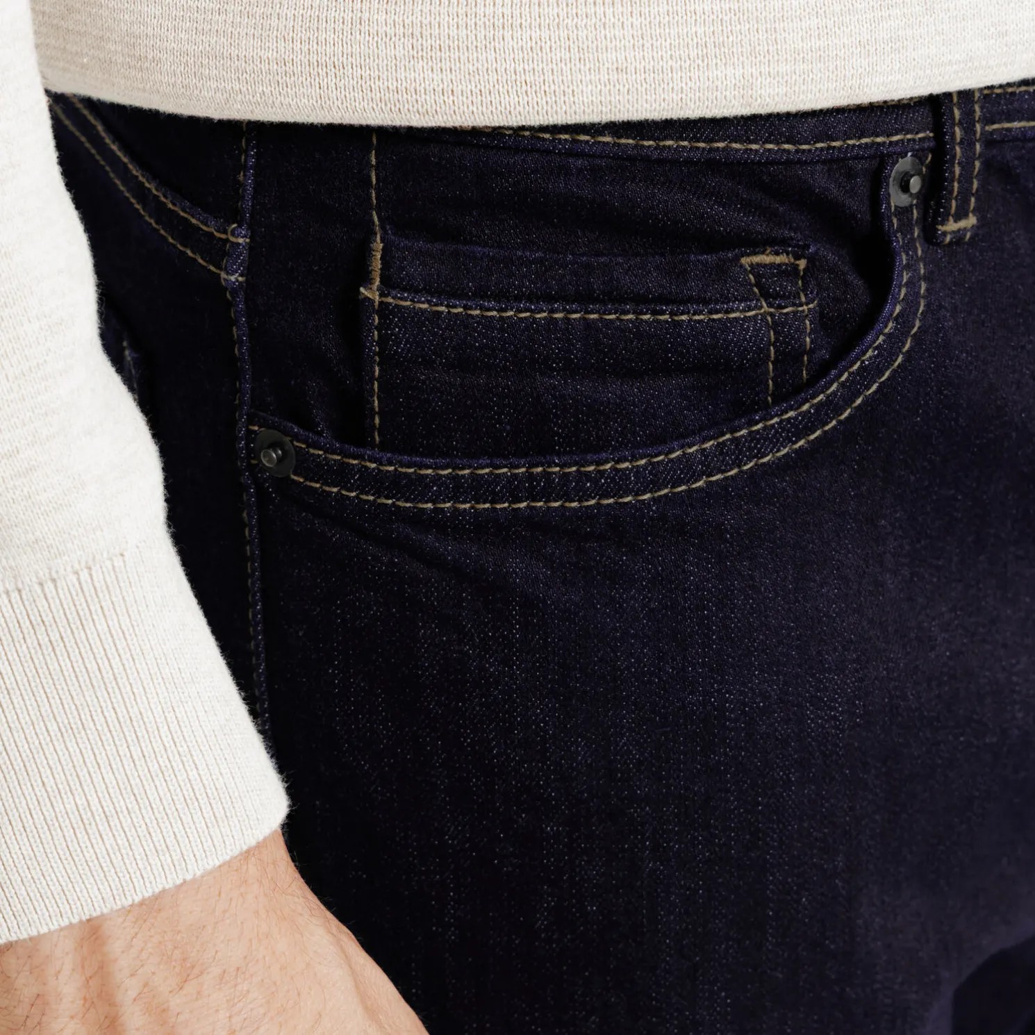 Straight jeans in ruw denim