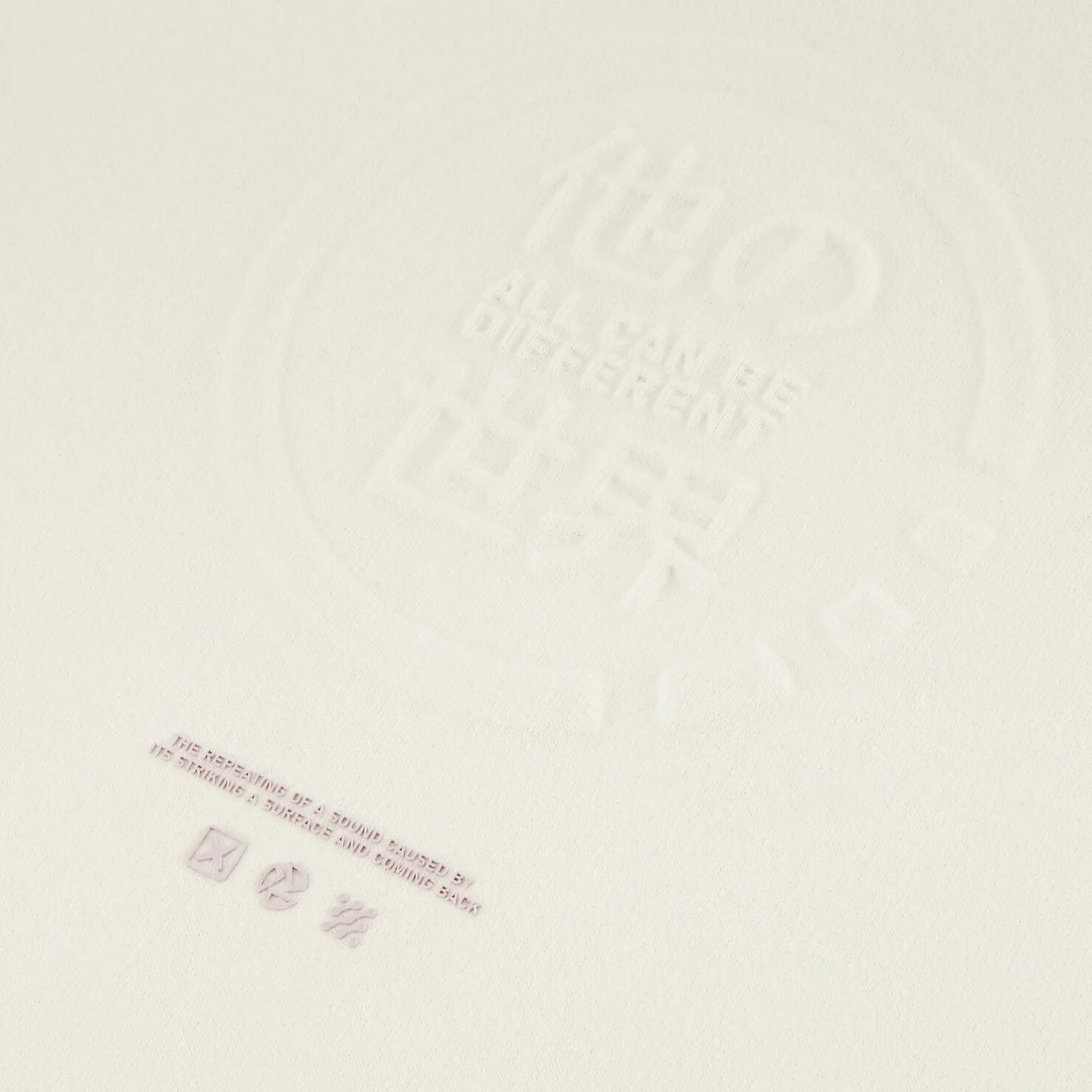 Sweater met kap en reliëfanimatie