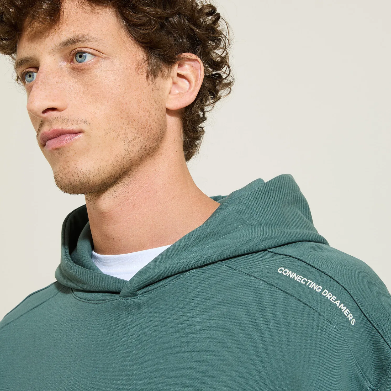 Sweater met kap, oversize snit en print op de kap