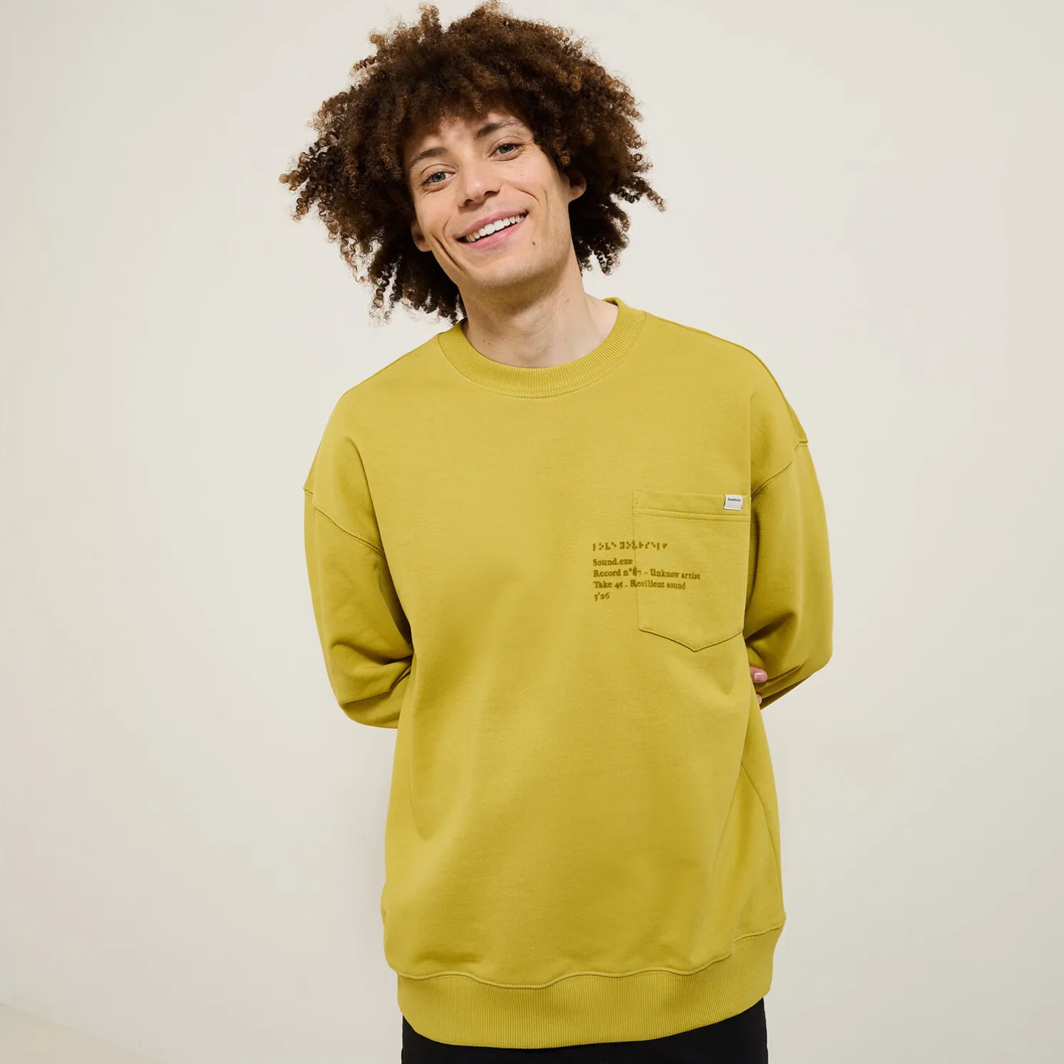 Sweater ronde hals, zak en afbeelding