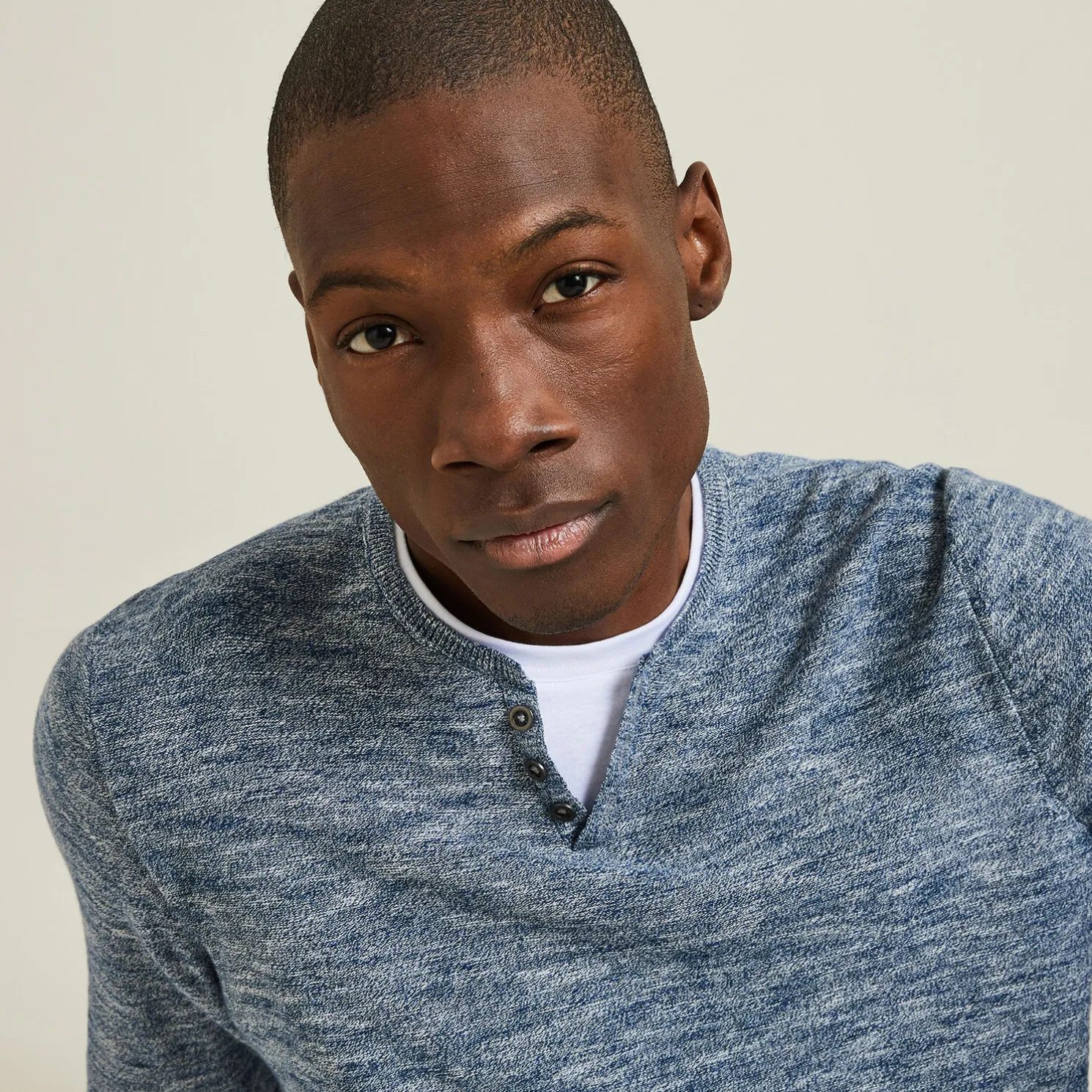 Trui met dubbele halslijn