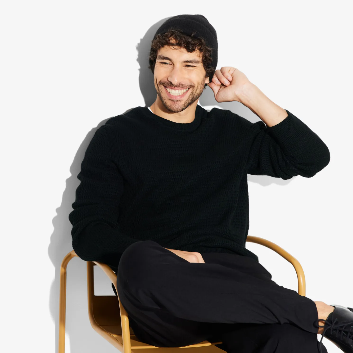 Trui met ronde hals en reliëfsteken