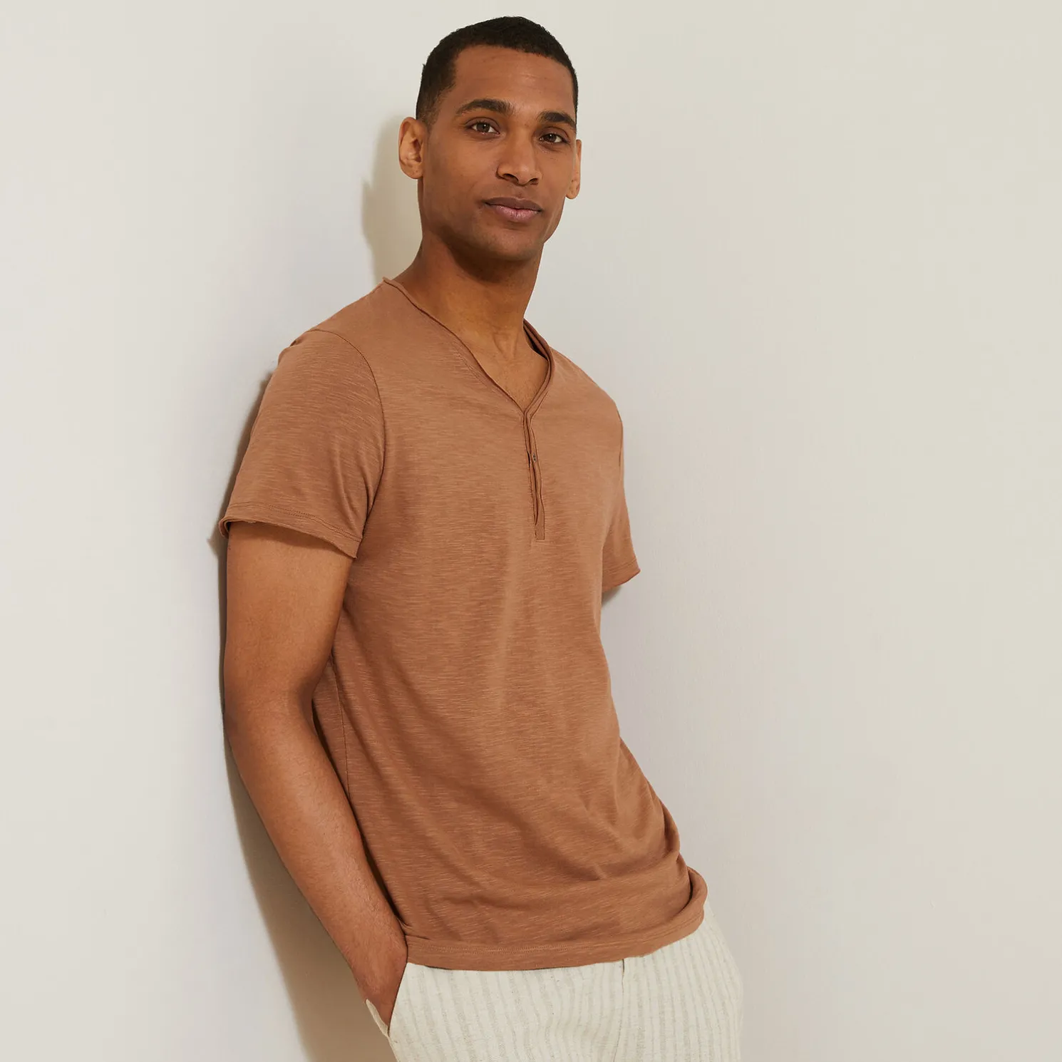 T-shirt met knooplijst in gevlamde stof