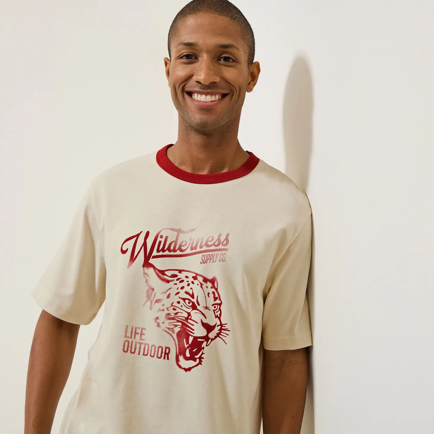 T-shirt met ronde hals, print en contrasterende ve