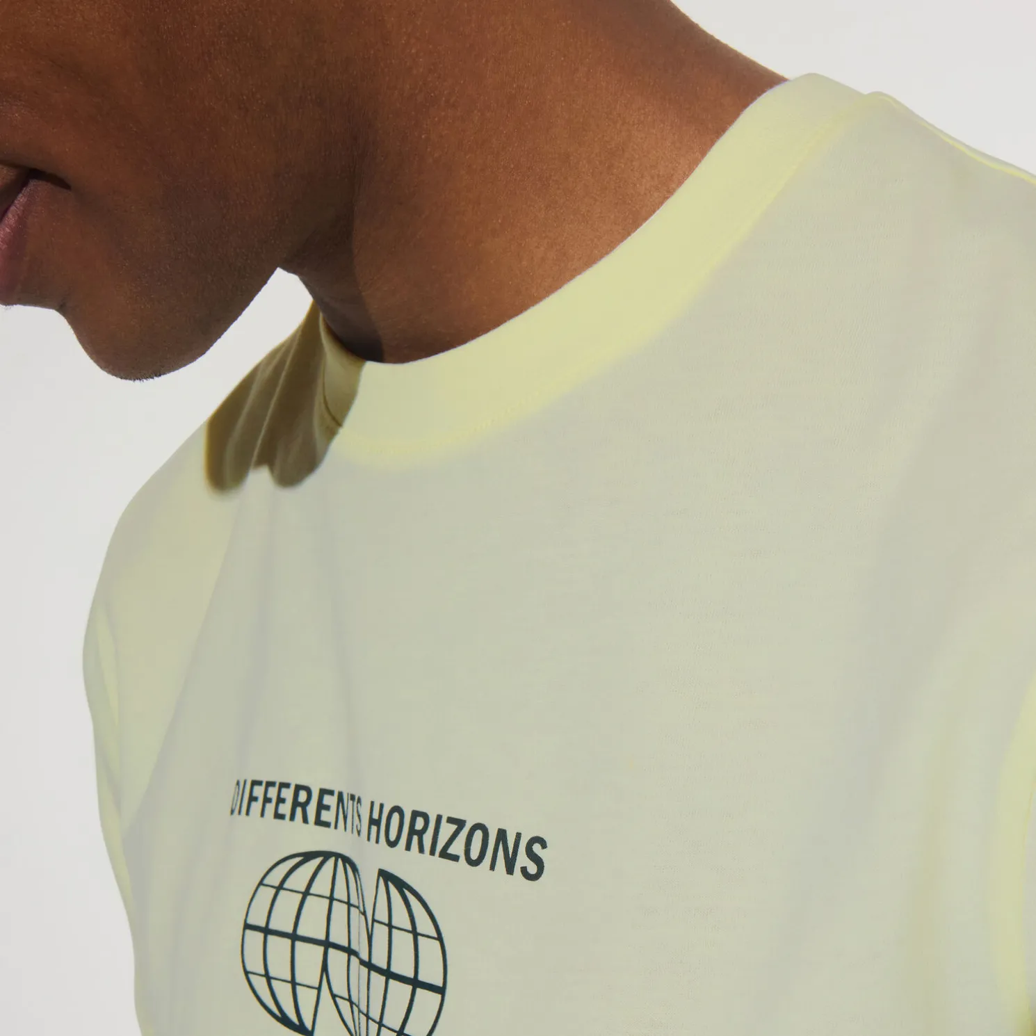 T-shirt met ronde hals en willekeurige print