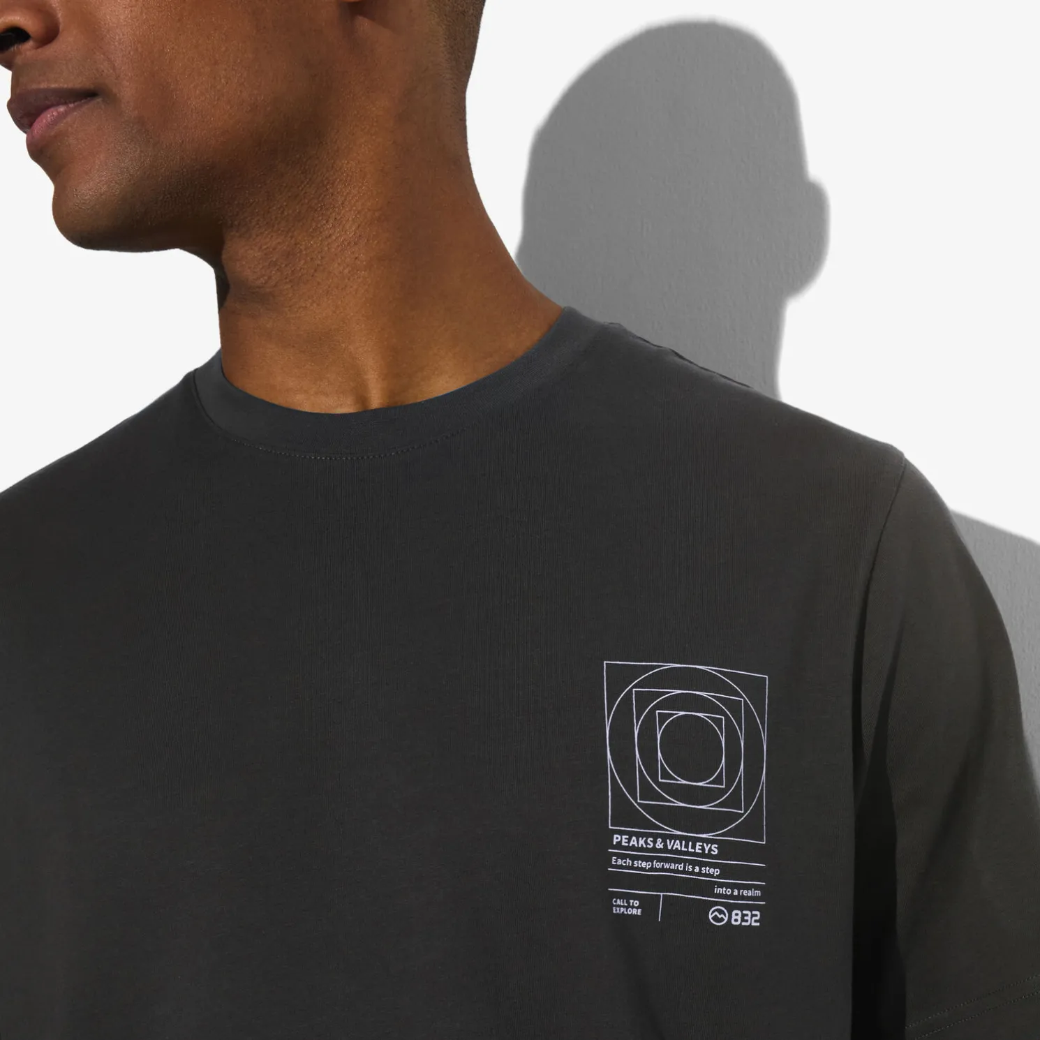 T-shirt met ronde hals en willekeurige print