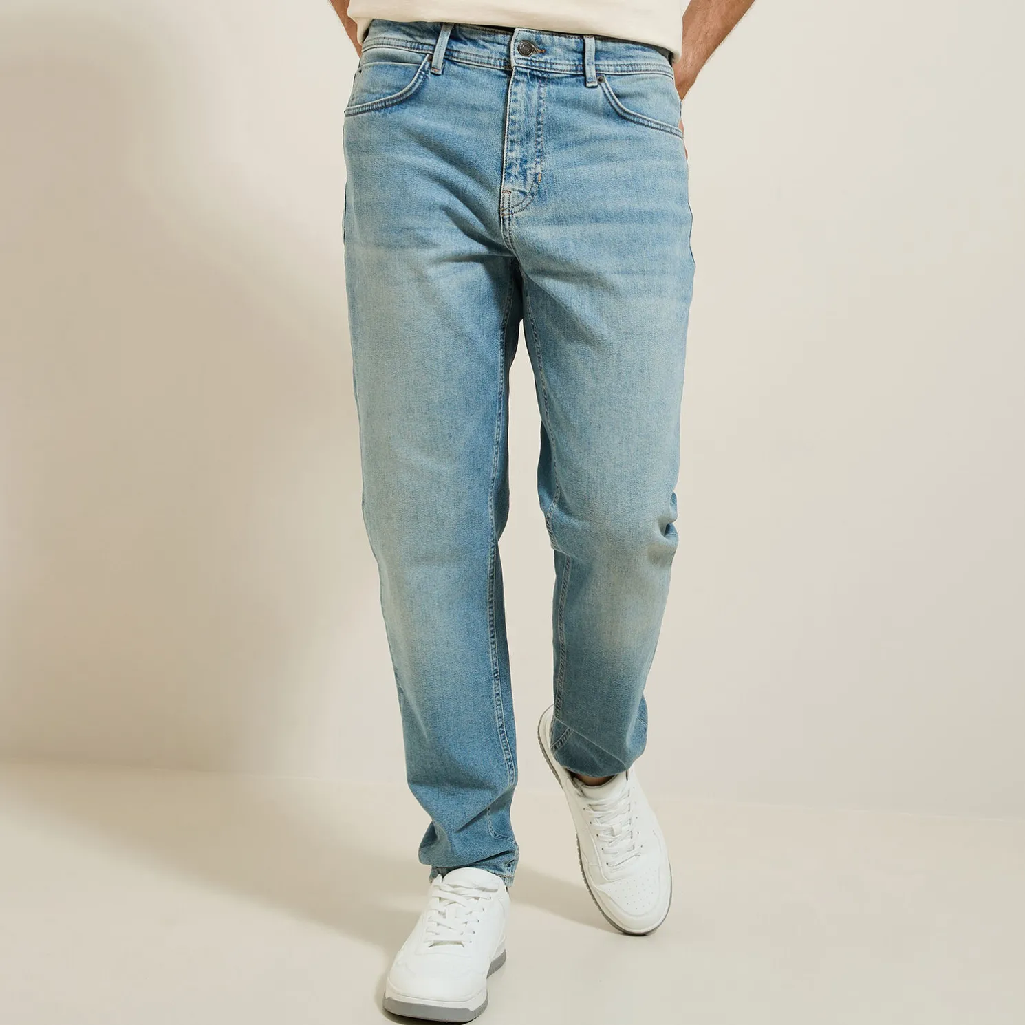 Washed tapered jeans