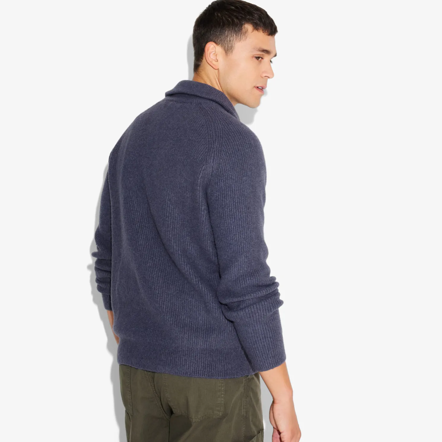 Zachte trui met truckerskraag