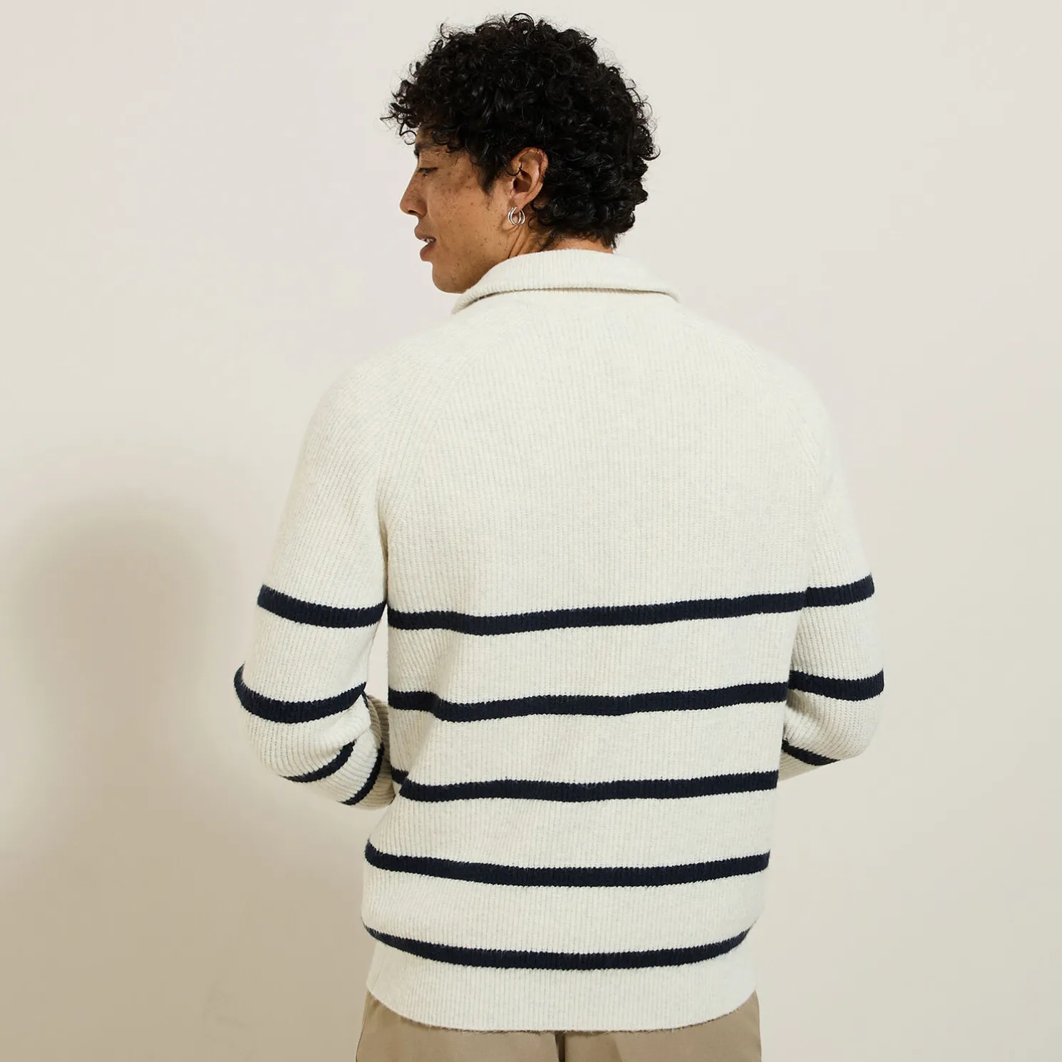 Zachte trui met truckerskraag